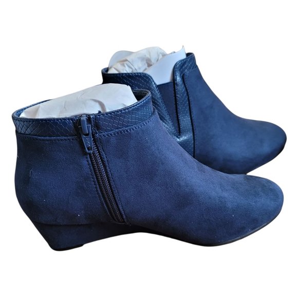Croft and Barrow Navy Blue Suede Wedge Ankle Bootie Ortholite 8W JJ925 - Picture 6 of 7